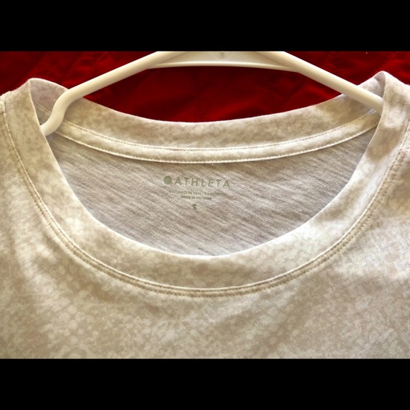 NWOT Beautiful Athleta Snake pattern tee, Small - Picture 1 of 5